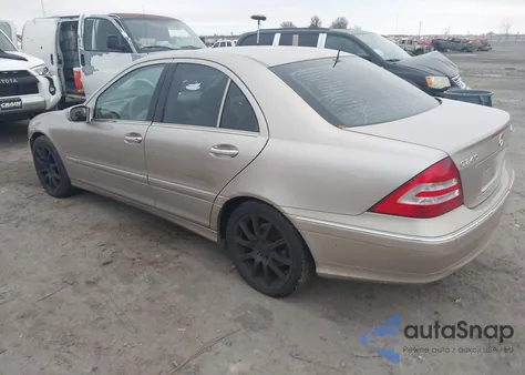 2005 Mercedes-Benz C 240 Luxury 4Matic z USA, uszkodzony, nr VIN WDBRF81J05F670100